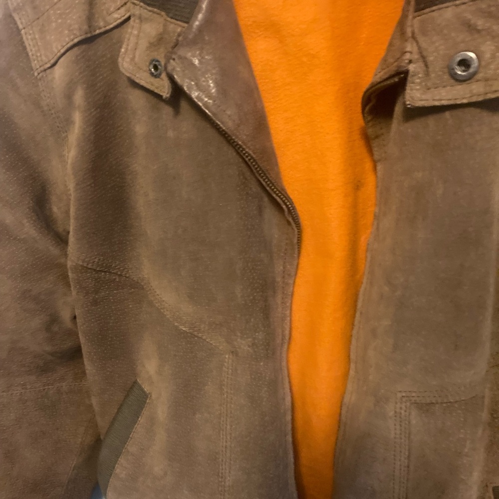 Men’s original Member’s Only Suede leather jacket. Great condition!! Large